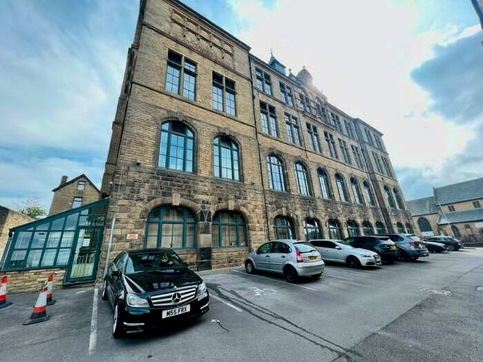1 Bedroom Flat To Rent In Byron Halls, Bradford, BD3