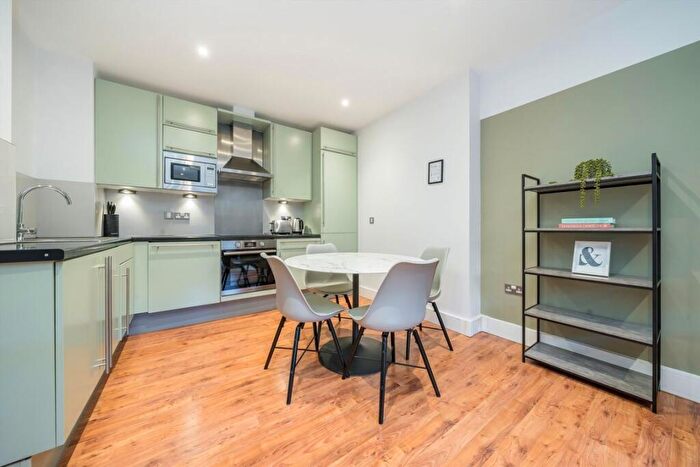 1 Bedroom Flat For Sale In Pepys Street, City, EC3N