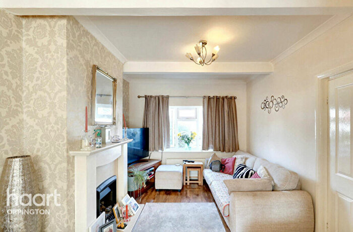 3 Bedroom Semi-Detached House For Sale In Grasmere Avenue, Orpington, BR6