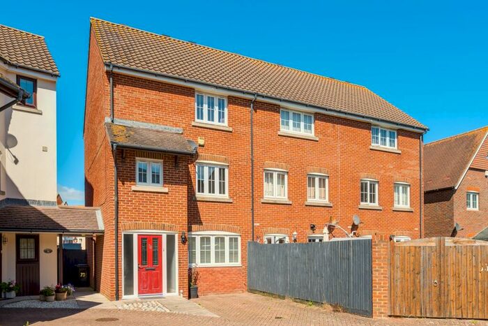 4 Bedroom Semi-Detached House To Rent In Madeira Way, Eastbourne, BN23