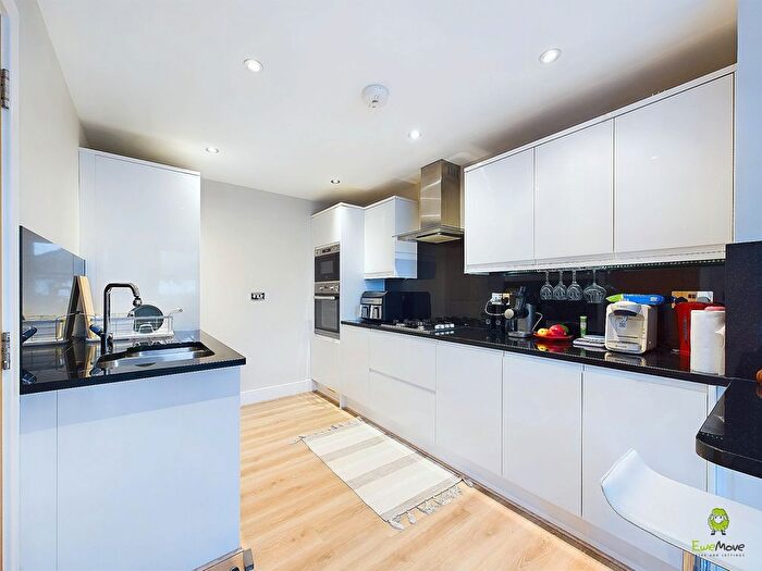 2 Bedroom Flat For Sale In Duchess Apartments, Queens Road, Welling, Kent, DA16
