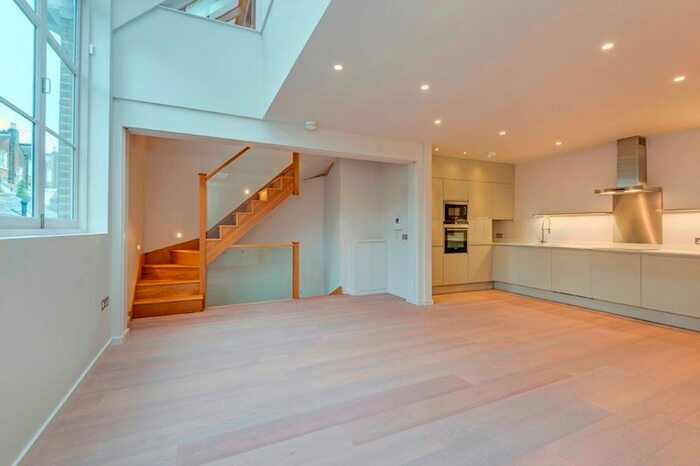 2 Bedroom Mews To Rent In Clifton Hill, St Johns Wood, NW8