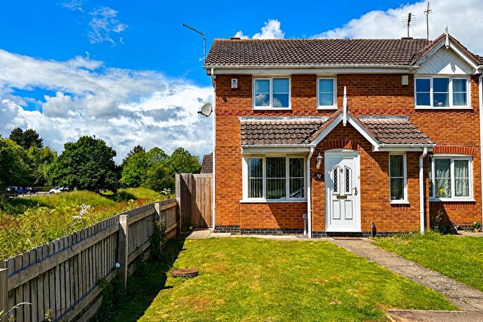 2 Bedroom Semi-Detached House For Sale In Stratfield Way, Kettering, NN15