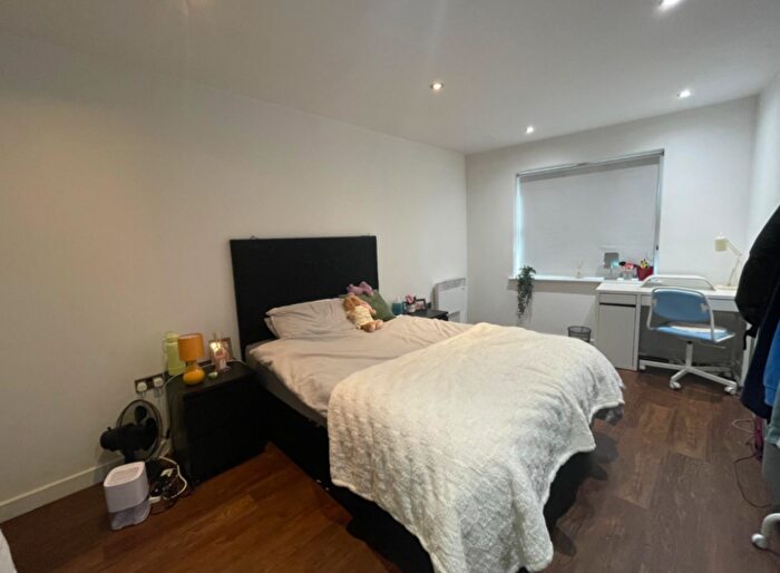 1 Bedroom Apartment To Rent In Hyde Terrace, Leeds, West Yorkshire, LS2