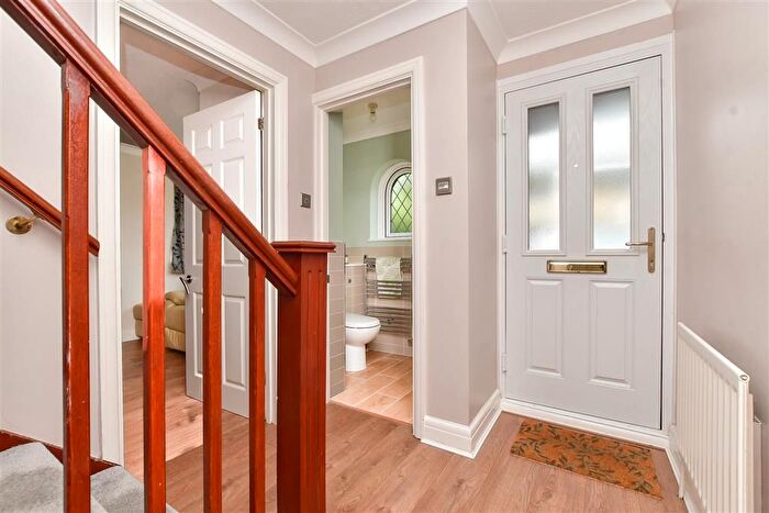 4 Bedroom Detached House For Sale In The Rise, Tadworth, Surrey, KT20