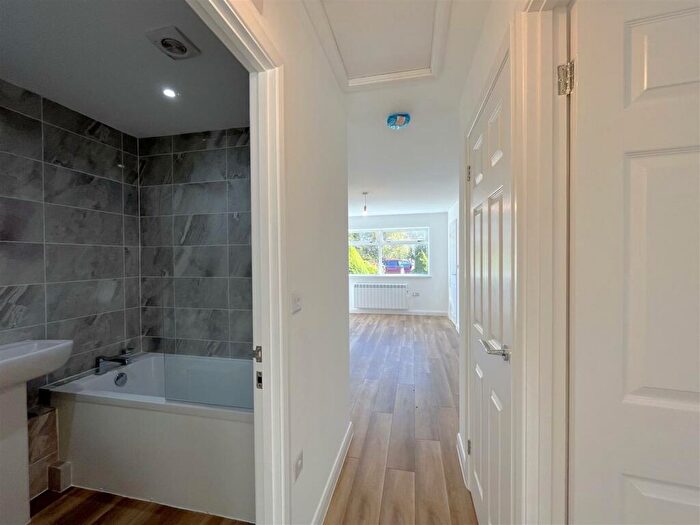 2 Bedroom Semi-Detached Bungalow For Sale In Grassington Avenue, Warwick, CV34