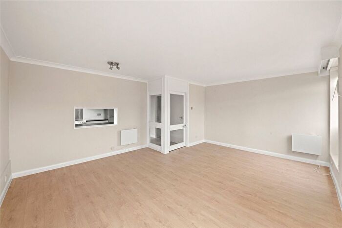 2 Bedroom Flat To Rent In Denham Lodge, Oxford Road, Denham, Uxbridge, UB9