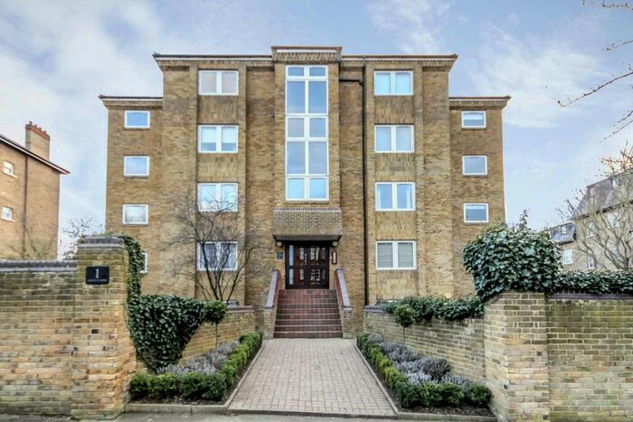 2 Bedroom Flat To Rent In Avenue Elmers, Surbiton, KT6