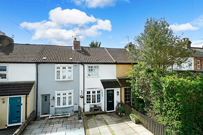 2 Bedroom Terraced House For Sale In New Road, Croxley Green, Rickmansworth, WD3