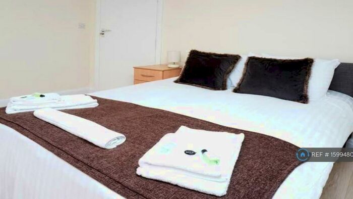 6 Bedroom Semi-Detached House To Rent In Cricket Road, Oxford, OX4