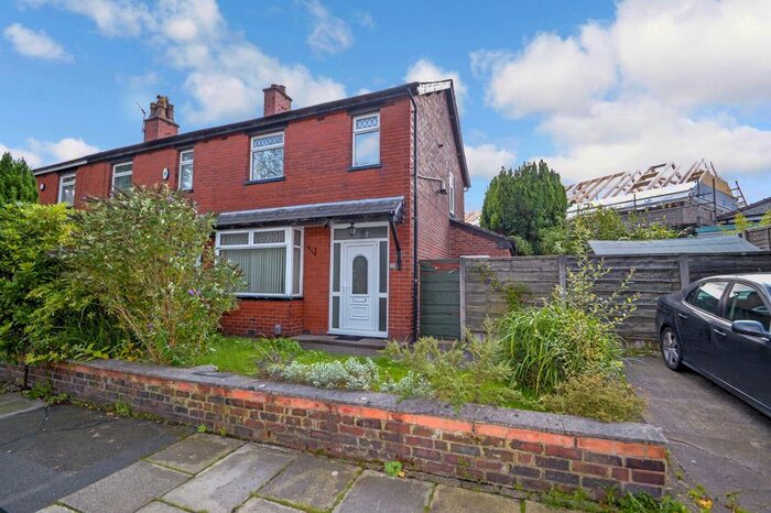 3 Bedroom Terraced House To Rent In Nipper Lane, Whitefield, M45