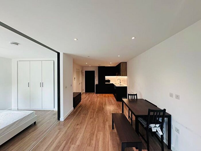 1 Bedroom Flat To Rent In Beaufort Square, London, NW9