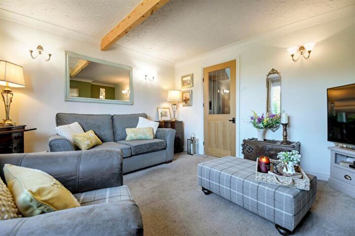 2 Bedroom Cottage For Sale In St. Barnabas Road, Barnetby, DN38