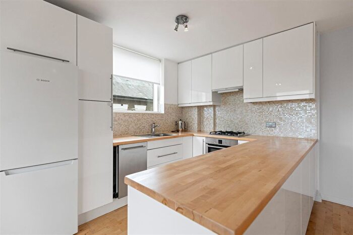 2 Bedroom Flat To Rent In Priory Road, South Hampstead, NW6