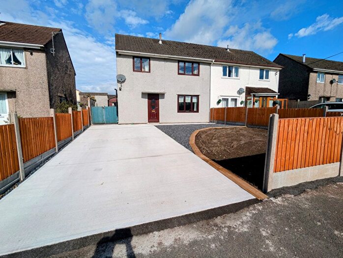 3 Bedroom Semi-Detached House For Sale In Is -Y- Llan, Llanddarog, Carmarthen, Carmarthenshire., SA32