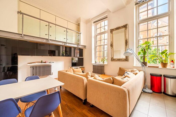 3 Bedroom Flat To Rent In Kingsway Square, Battersea Park, London, SW11