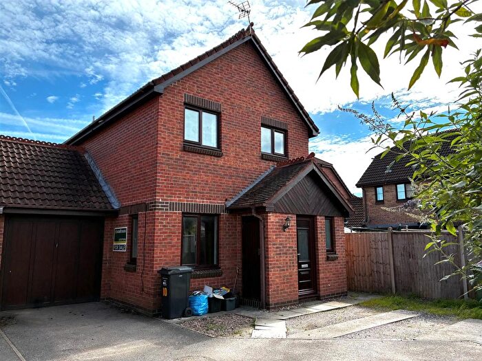 3 Bedroom Link Detached House For Sale In Wedmore Close, Burnham On Sea, TA8
