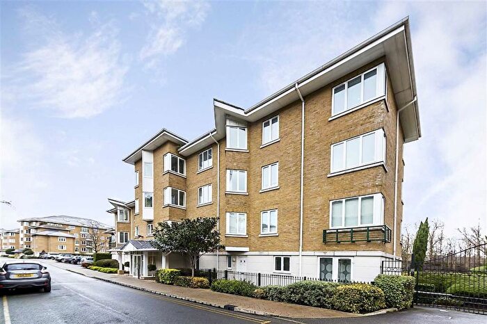 1 Bedroom Flat To Rent In Strand Drive, Kew, TW9