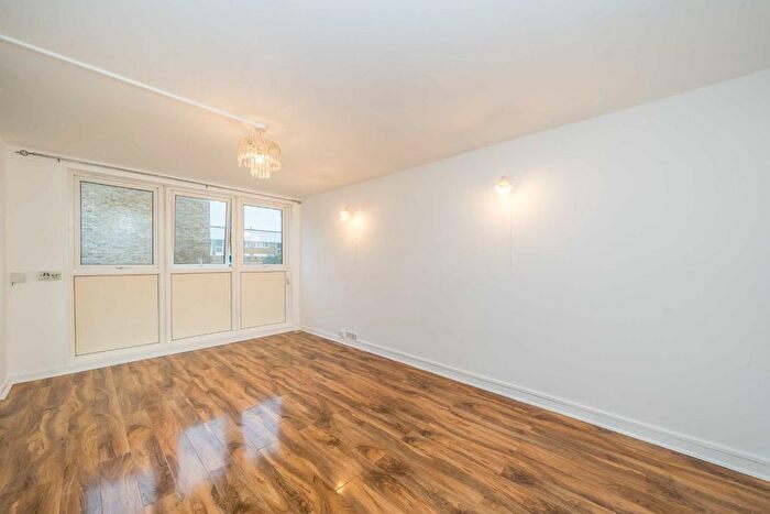 2 Bedroom Flat To Rent In St. Peter's Way, London, N1
