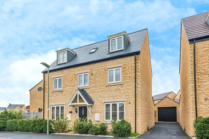 5 Bedroom Detached House For Sale In Mary Ellis Way, Witney, OX29