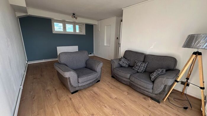 3 Bedroom Flat To Rent In Joseph Court, Stamford Hill, N16