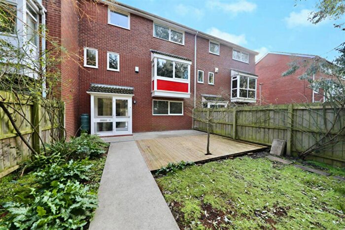 4 Bedroom Town House For Sale In The Parade, Hull, HU5