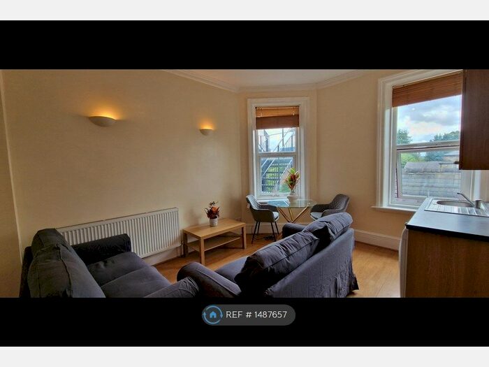 2 Bedroom Flat To Rent In Bennett Road, Leeds, LS6