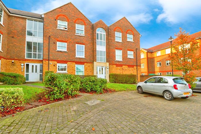 2 Bedroom Flat For Sale In Running Foxes Lane, Singleton, Ashford, TN23