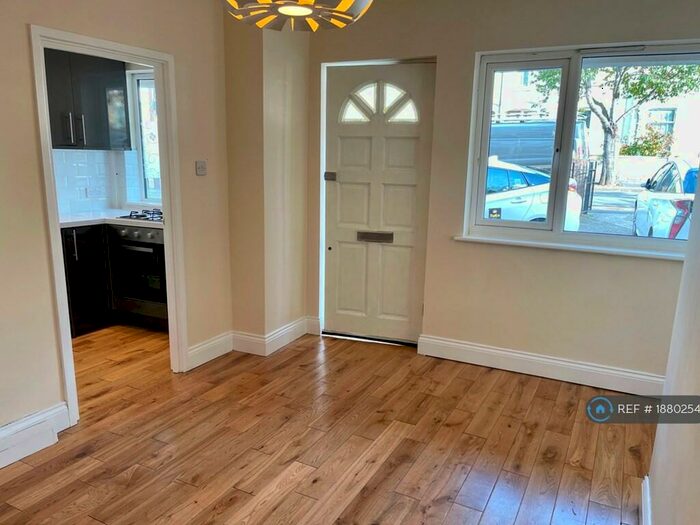 1 Bedroom Flat To Rent In Chessington Mansions, London, E11