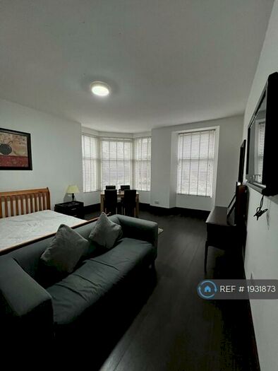 Studio To Rent In Paisley Road West, Glasgow, G51