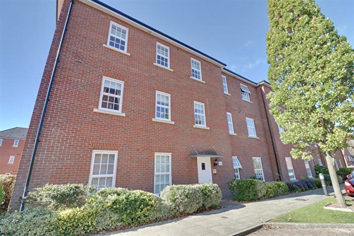 2 Bedroom Flat For Sale In North Square, Knowle, PO17