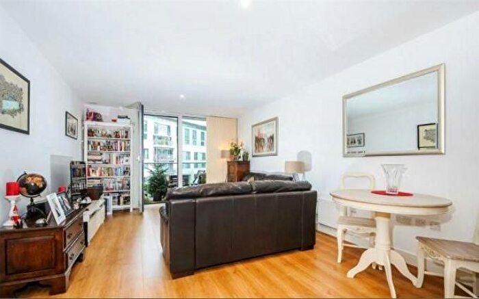 2 Bedroom Flat To Rent In Empire Square, Borough, SE1