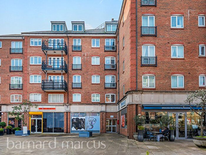 2 Bedroom Flat For Sale In High Street, Brentford, TW8