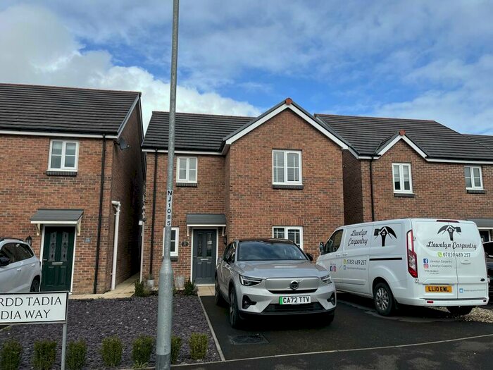3 Bedroom House To Rent In Tadia Way, Caerleon, Newport, NP18