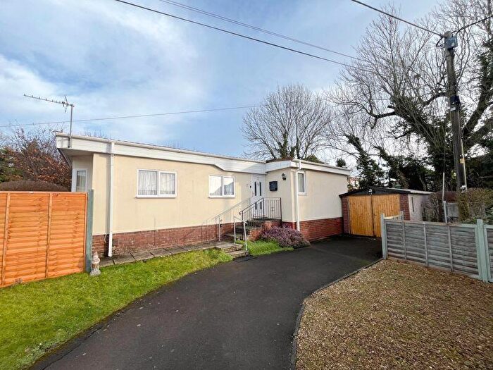 3 Bedroom Park Home For Sale In Woodcock Park, Warminster, BA12
