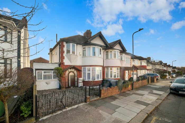 3 Bedroom Flat To Rent In Jeymer Avenue, London, NW2