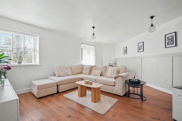 2 Bedroom Flat For Sale In Barclay House, Corby, NN18