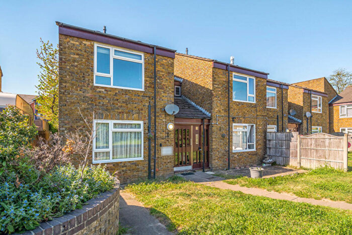 1 Bedroom Flat To Rent In Cottimore Lane, Walton-On-Thames, KT12
