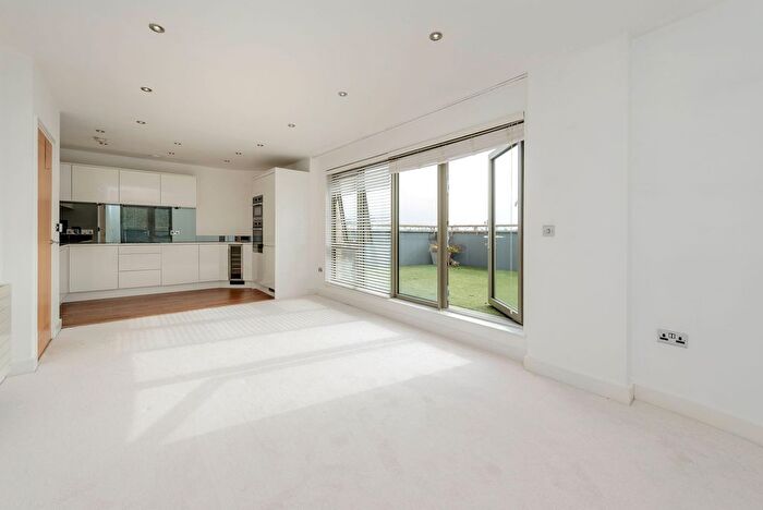 3 Bedroom Flat To Rent In Lawn Road, Huxley House, NW3