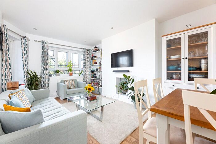 2 Bedroom Flat To Rent In Knox House, Horne Way, London, SW15