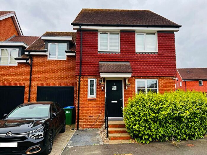 3 Bedroom House To Rent In Kilnwood Vale, RH12