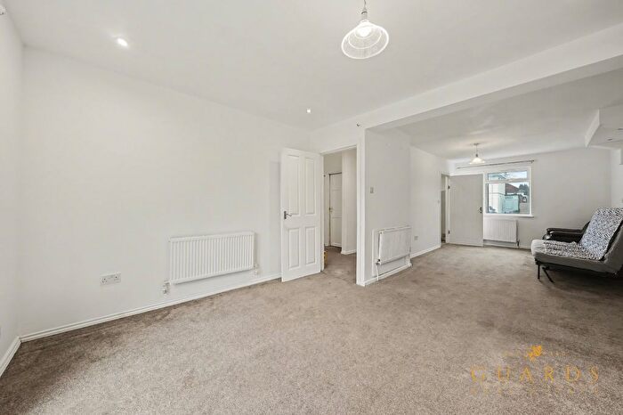 5 Bedroom Semi-detached House To Rent In North Road, West Drayton, UB7