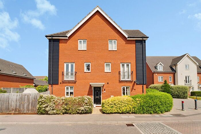 3 Bedroom Property For Sale In Wagtail Drive, Stowmarket, IP14
