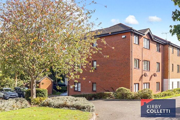 1 Bedroom Apartment For Sale In Parrotts Field, Hoddesdon, EN11
