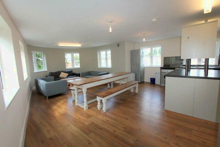 1 Bedroom Detached House To Rent In Station House, Old Warwick Road, Leamington Spa, Warwickshire, CV31