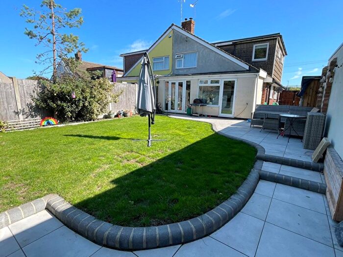 3 Bedroom Semi-detached House For Sale In Exmouth Drive, Rayleigh, Essex, SS6