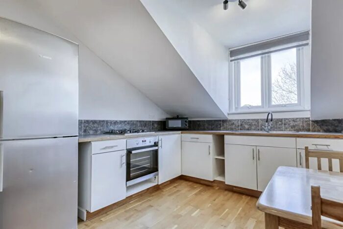 2 Bedroom Flat To Rent In Very Near The Grove Area, Ealing Broadway, W5