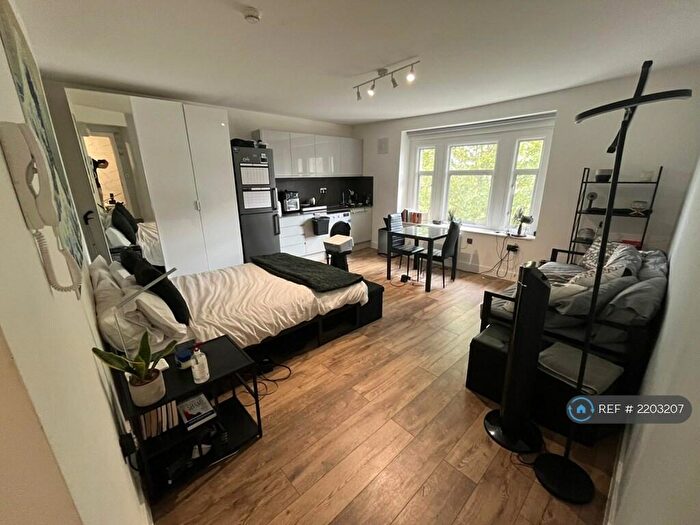 Studio To Rent In Junction Road, London, N19