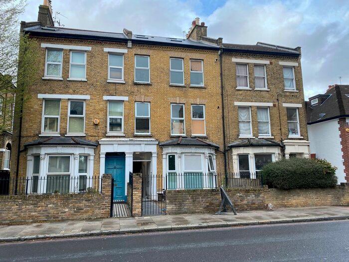 3 Bedroom Flat To Rent In Trinity Road, London, SW17