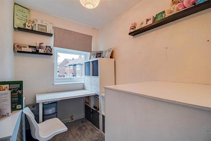 3 Bedroom Terraced House For Sale In Netherfield Avenue, Netherton, Wakefield, WF4